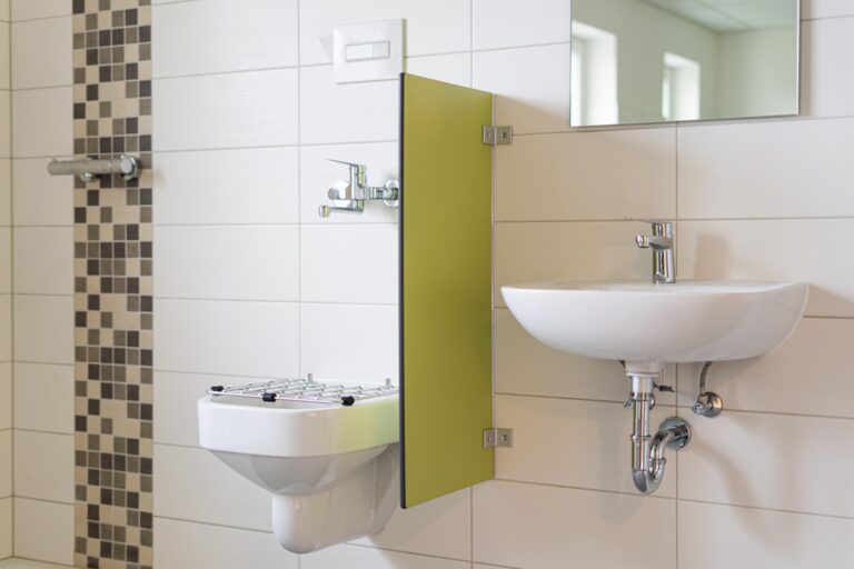 CT13-1 Schamwand 400x900 mm Dekor Vivo 0024 Doppelwinkel Aluminium EV1 eloxiert (Chemnitzer Trennwände, WC-Trennwand Hersteller, WC-Trennwände, Trennwandsysteme, Toilettentrennwände, Sanitärtrennwände)