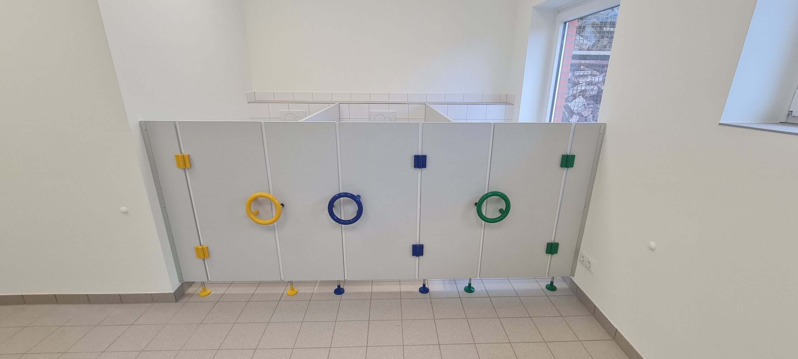 Dekor Lichtgrau U12188・Nylon Nylon gelb 07 & blau 09 & grün 05・Aluminium EV eloxiert・FKS Gummi