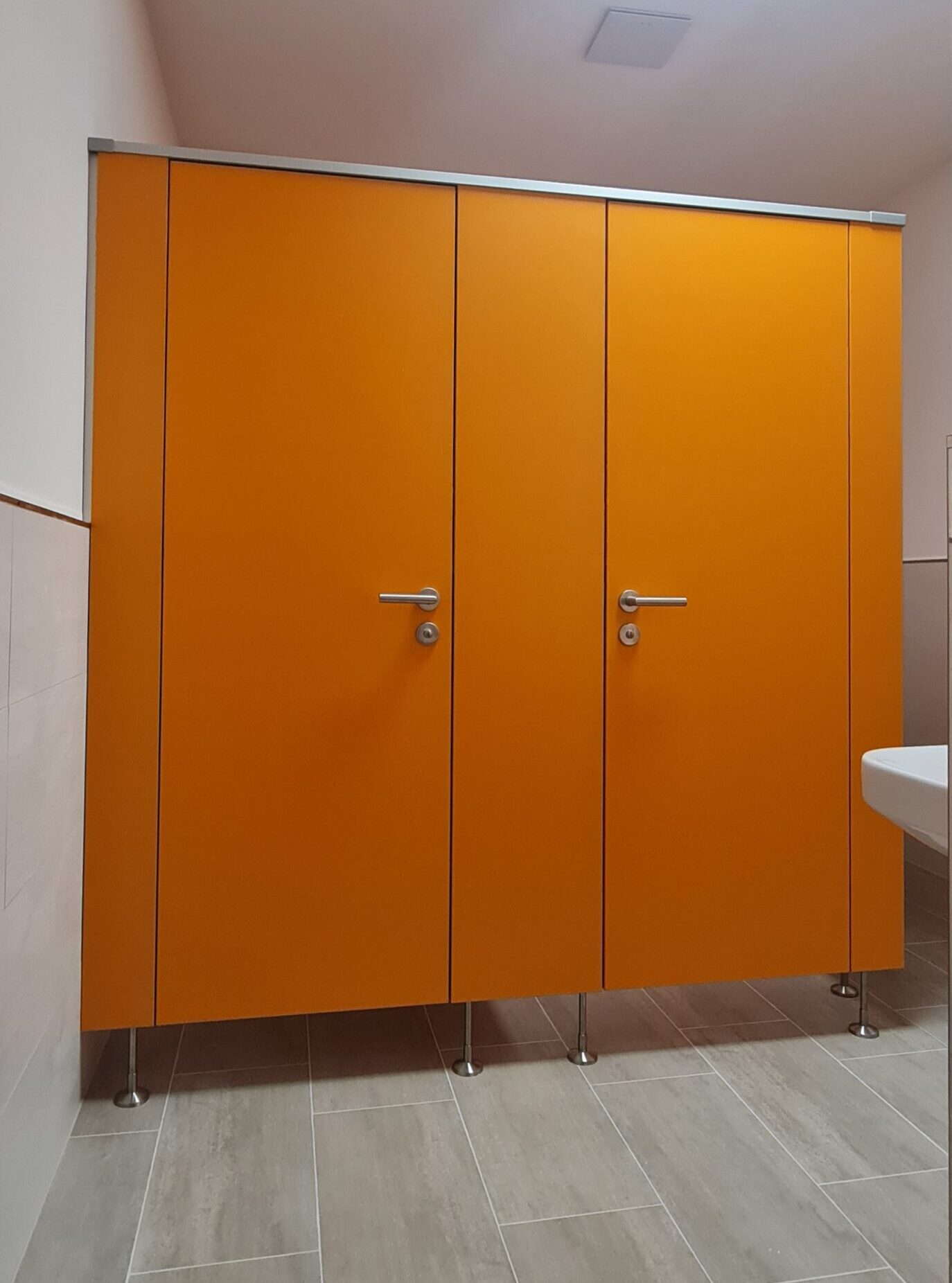 Dekor Orange U16010・Beschlag Edelstahl CL-Form・Aluminium EV1 eloxiert